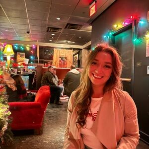 Meet your Posher, Alicia